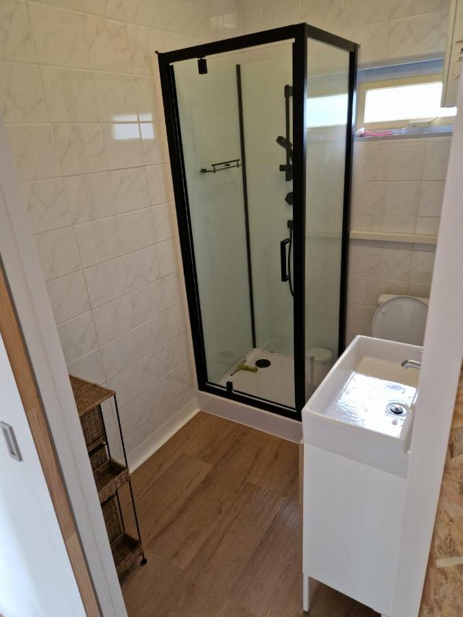 " Casitacuriosa " Chalet Op Camping Met Buitenzwembad Balen Exterior foto