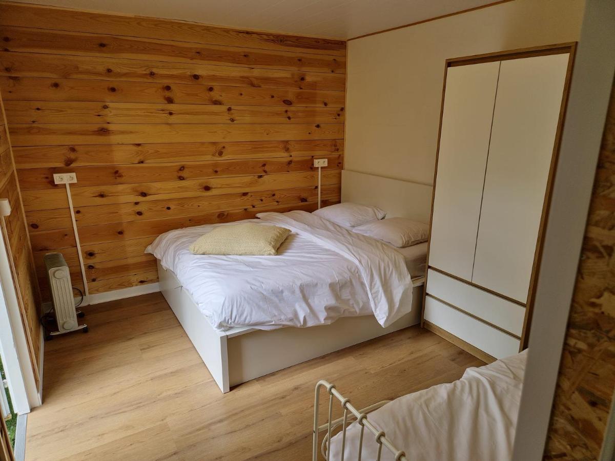 " Casitacuriosa " Chalet Op Camping Met Buitenzwembad Balen Exterior foto